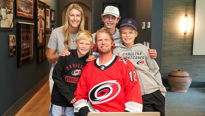 Eric Staal är hedrad att bära Carolina Hurricanes-tröjan för att ta farväl av NHL